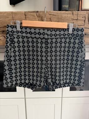 Joe Fresh Black White Geometric Print Chino Shorts Sz 4 Pocket Detail